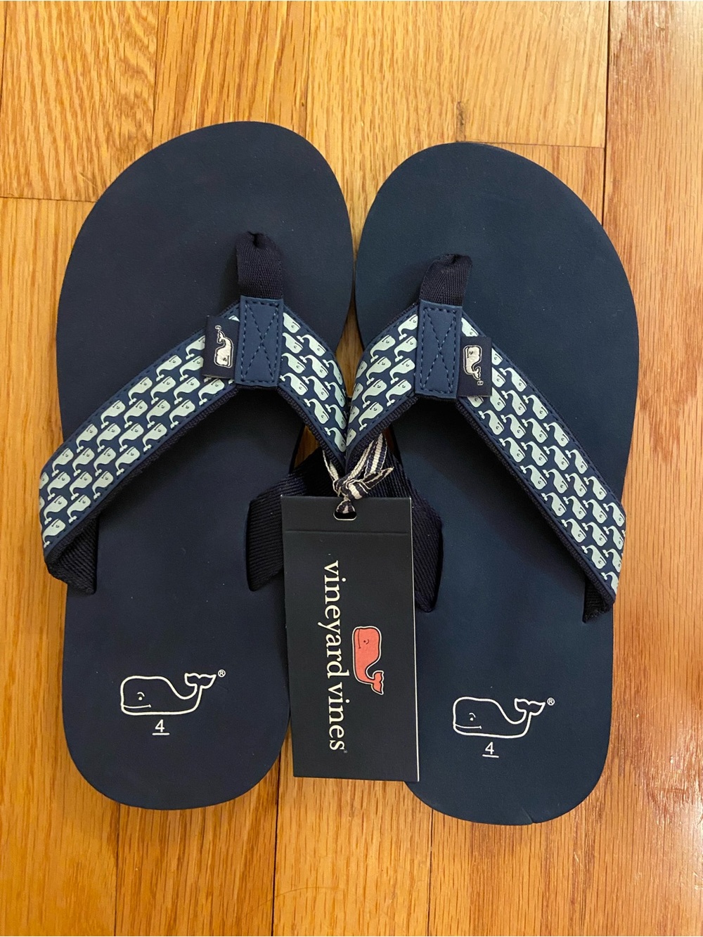 NWT Vineyard Vines boys flip flops with whales